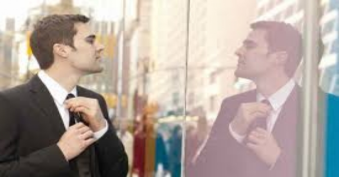 چطور با یک مدیر خودشیفته رفتار کنیم؟