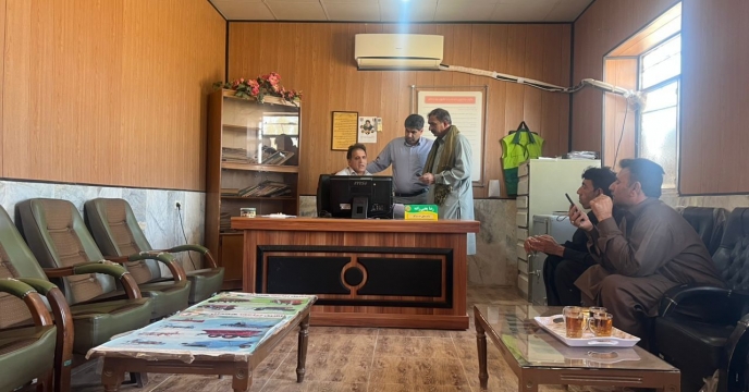 بازدید مسئول پایش شرکت خدمات حمایتی کشاورزی جنوب کرمان از کارگزاری قلعه گنج؛ تاکید بر توزیع عادلانه کود یارانه‌ای