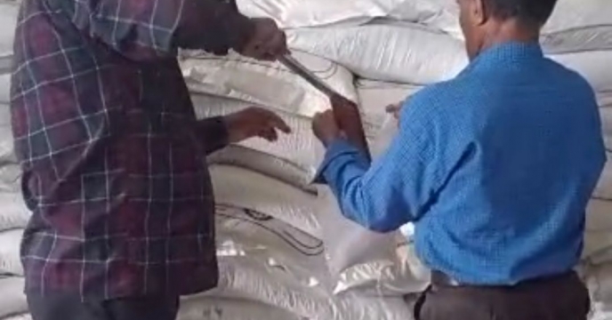 نمونه برداری کود کشاورزی از انبارهای سازمانی شرکت خدمات حمایتی کشاورزری استان کهگیلویه و بویراحمد