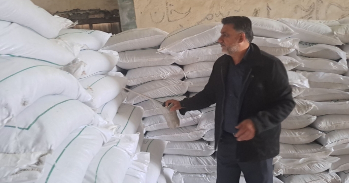 از محموله 200 تنی کود سوپرفسفات ساده در انبار سازمانی نمونه برداری شد