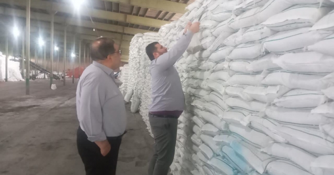 نمونه برداری از3200 تن کود وارداتی در   انبار سازمانی شرکت خدمات حمایتی کشاورزی استان گیلان