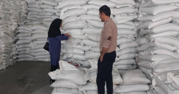 تهیه نمونه از کود سوپر فسفات تریپل توسط کمیته نمونه برداری آذربایجان غربی (8 آبان ماه سال 1401)