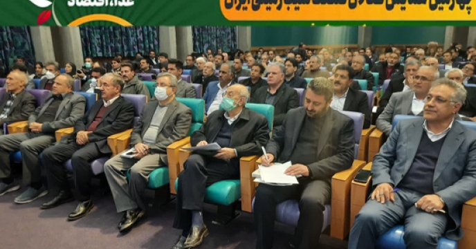 با حضورآقای مهندس مهاجر معاون زراعت وزارت جهادکشاورزی ،مسئولین وزارت متبوع مدیران ارشد و بهره برداران صنعت سیب زمینی از سراسر کشور در محل اتاق بازرگانی استان اصفهان چهارمین همایش فعالان صنعت سیب زمینی ایران برگزار شد.