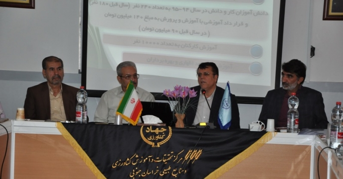 برگزاری کلاس آموزشی آشنایی با ارقام جدید بذور دانه های روغنی (کلزا) در شهرستانهای قاین و بیرجند 