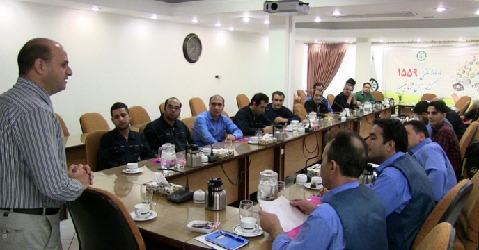 برگزاری دوره آموزشی مهارت های پذیرایی برای کارکنان خدماتی شرکت توسط مدیریت امور اداری