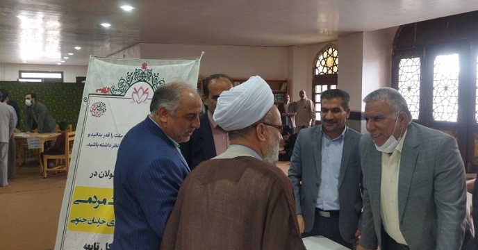  برگزاری میز ارتباط مردمی خانواده بزرگ کشاورزی استان خراسان جنوبی در نمازجمعه به مناسبت هفته بسیج 
