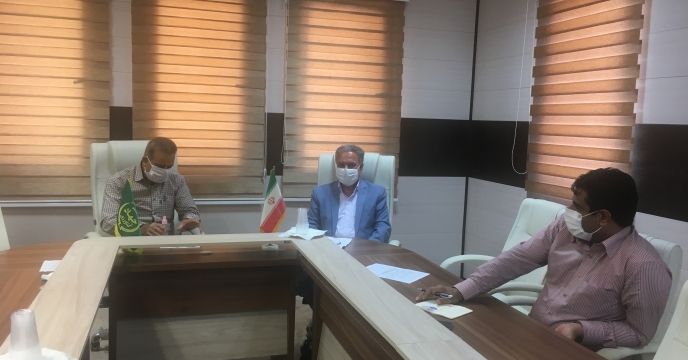 حضور آقاى مهندس رضائى مدیر شرکت و کارشناسان در جلسه توجيهى آموزشى سامانه کنترل و پایش مواد کودی 