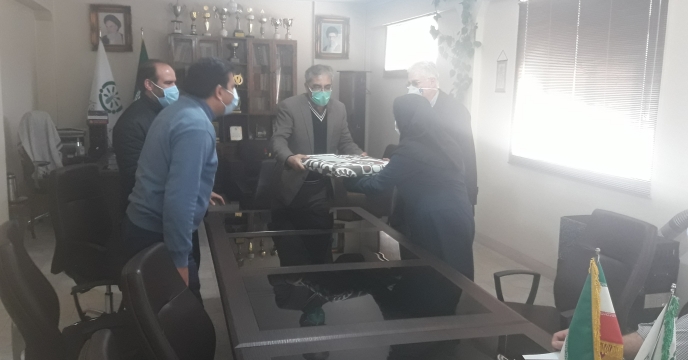 تقدیر از بانوی کارمند در شرکت خدمات کشاورزی استان اصفهان