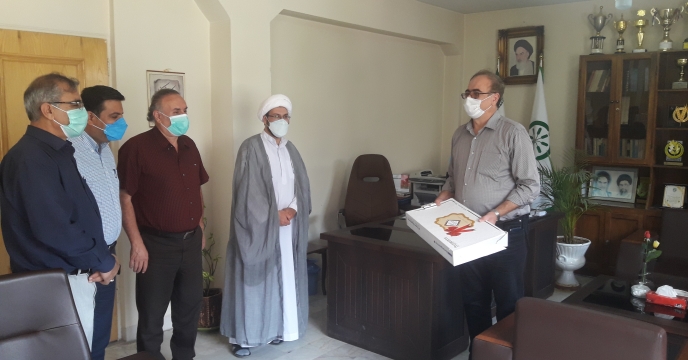  تقدیر و تشکر از کارمند حائز رتبه برتر در  شرکت خدمات کشاورزی استان اصفهان