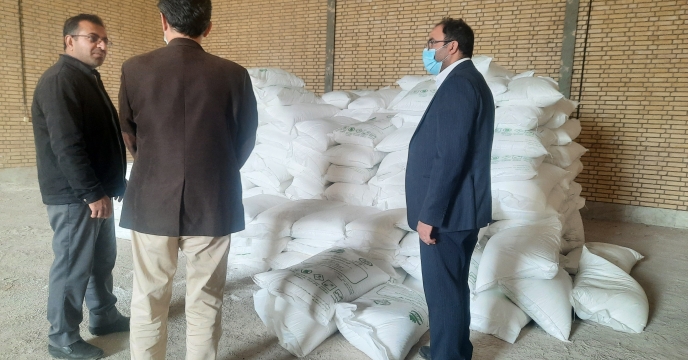 بازدید کارشناس حمل، نگهداری و توزیع از انبار کارگزاری تعاونی روستایی محمدآباد یزد