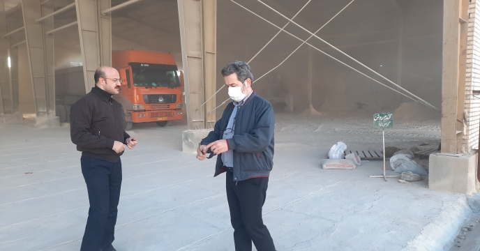 بارگیری خاک فسفات به مقصد فرآیند کود و سم بافق