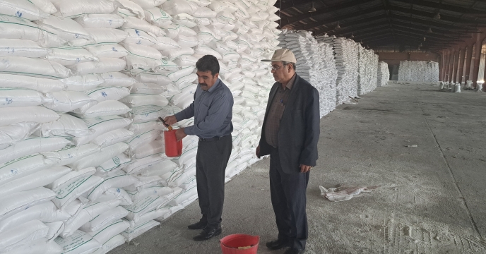 نمونه برداری از کودهای ارسالی شرکت پتروشیمی اورمیه