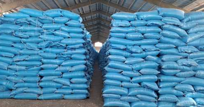 توزیع مقدار 370 تن کود اوره بین انبار کارگزاران در سطح شهرستان خفر در هشت ماه نخست سال جاری