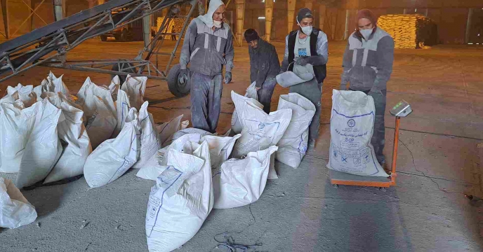 در آذر ماه مقدار 156 تن کود اوره بدون  واسطه به کشاورزان استان ارسال شد 