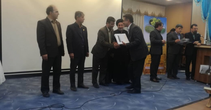 اهدای لوح تقدیر از طرف رئیس سازمان جهاد کشاورزی استان فارس 