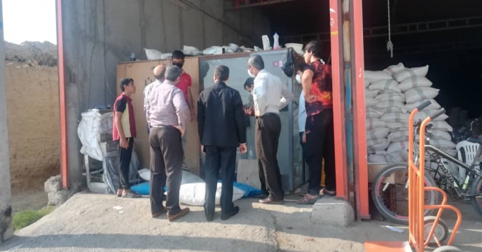 بازدید گروه نظارت استان از فروشگاههاى عرضه غير مجاز كودهاى شيميايى