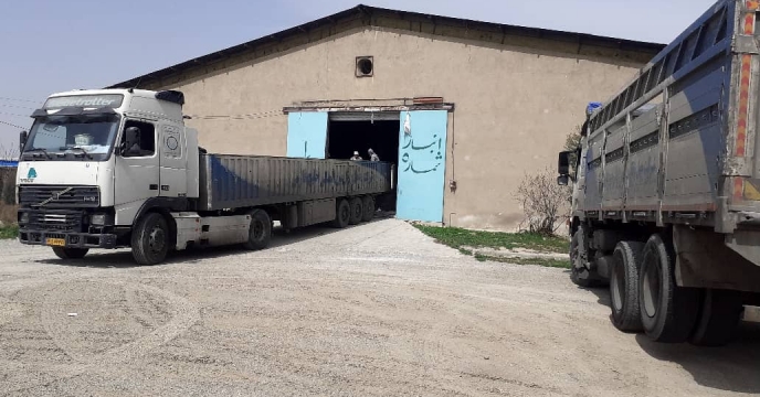 حمل  و ارسال 345 تن کود از انبار مرکزی به مقصد کارگزاران استان