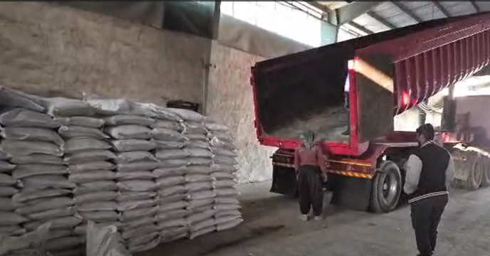 حمایت از کشاورزان جنوب کرمان؛فروش 918 تن انواع کود یارانه‌ای به کارگزاران منطقه