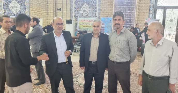 حضور مدیر شرکت در میز خدمت ویژه هفته دولت