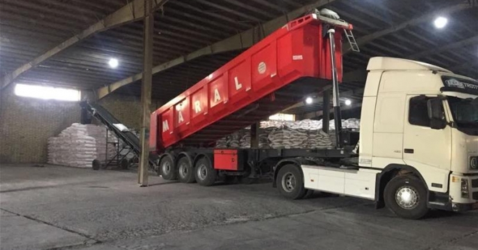 بارگیری و حمل محموله 50 تنی کود اوره از مبداء پتروشیمی لردگان به استان همدان