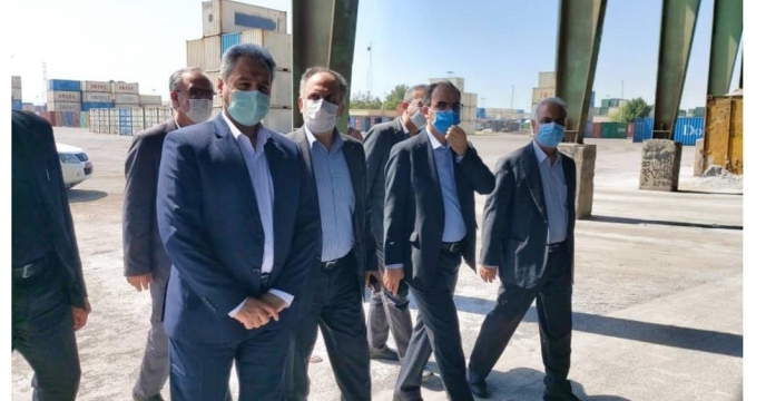 بازدید وزیر جهاد کشاورزی از عملیات کیسه گیری و بارگیری کود سوپرفسفات تریپل