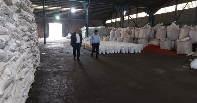 بازدید مهندس همتی مدیر شرکت خدمات حمایتی کشاورزی استان گیلان از انبار سازمانی کود رشت 