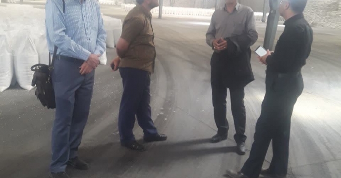 بازدید آقای مطهری رئیس اداره بازرسی و رسیدگی به شکایات از انبار پخش کود شیمیایی