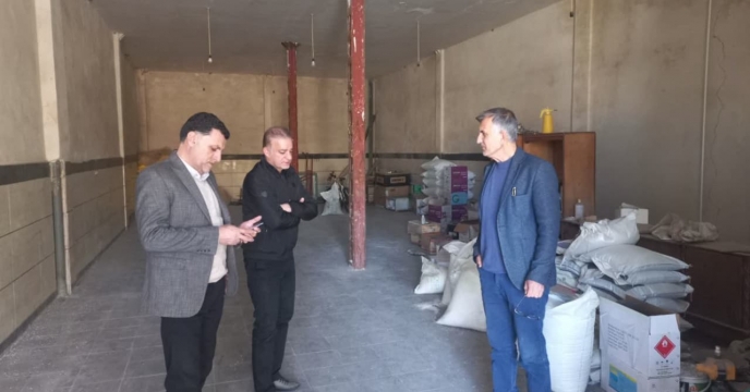  بازدید و نظارت گروه پایش کود استان ایلام از انبار و دفتر توزیع کود کارگزاران شهرستان ملکشاهی  