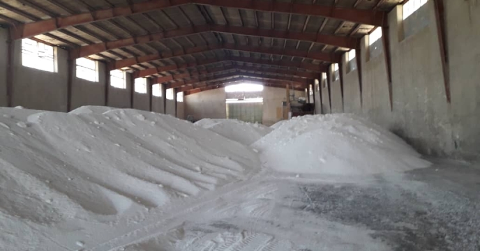 میزان  بیش از 2 هزار 463 تن انواع کود کشاورزی بین کارگزاران شهرستان آبدانان توزیع شد