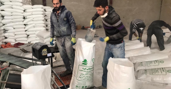 کیسه گیری مقدار 60 تن کود اوره فله در انبارکود استان آذربایجان غربی 