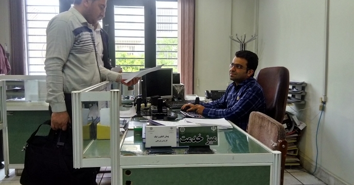 بهبود کیفیت خدمت رسانی به کارگزاران و ارباب رجوع از طریق میز خدمت 
