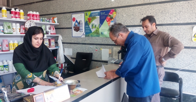بازدید از فروشندگی های مجاز سموم کشاورزی شهرستان ساوجبلاغ
