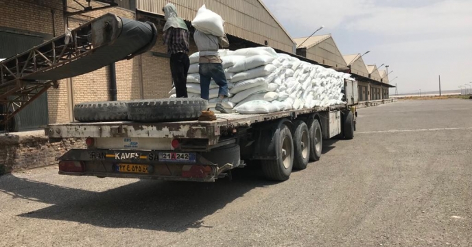 توزیع کود شیمیایی در شهرستان گناباد، استان خراسان رضوی