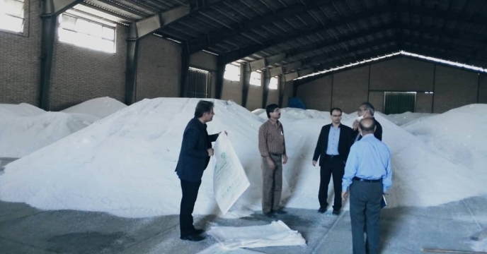 بازدید مدیر استان از انبار بذر استان اصفهان
