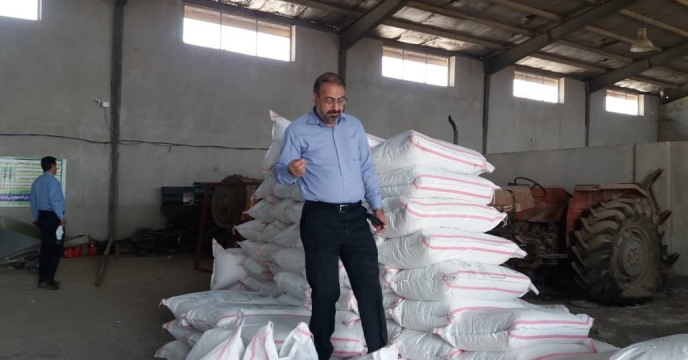 مدیراستان کرمان از انبارکارگزاران ومراکز خدمات شهربابک بازدید کرد