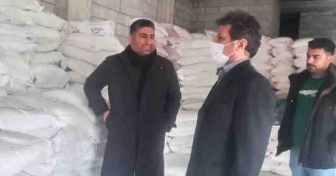 بازدید کارشناسان بازرگانی از انبار کود آقای امید سلطانی رضوانشهر استان گیلان 