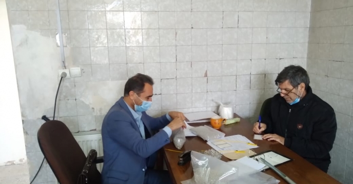 انجام نمونه برداری از کودهای ارسالی به انبار مرکزی