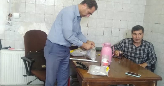انجام نمونه برداری از کودهای ارسالی به انبار مرکزی