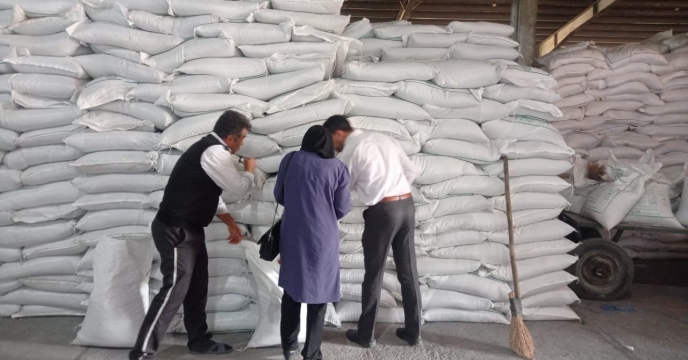 تهیه 3 نمونه از کود سوپر فسفات تریپل وارداتی به انبار کارگزاران  استان آذربایجان غربی (15 آبان ماه سال 1401)