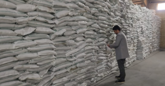 نمونه برداری از میزان 200 تن کود کشاورزی سوپرفسفات ساده تولیدی ارکان شیمی جنوب در انبارهای شعبه آذربایجان غربی