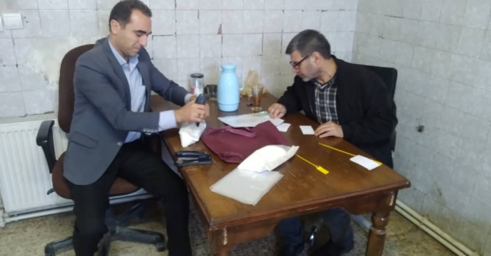 انجام عملیات نمونه برداری ازکود در انبار مرکزی استان تهران