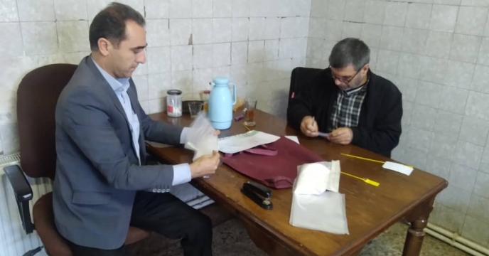 عملیات نمونه برداری ازکودهای تولید داخل 