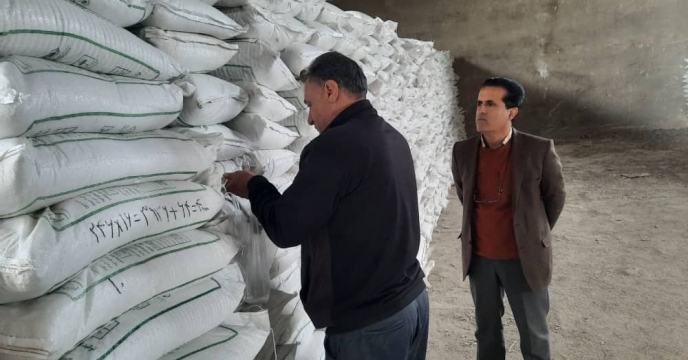  نمونه برداری کود کشاورزی از انبارهای سازمانی شرکت خدمات حمایتی کشاورزی استان کهگیلویه و بویراحمد