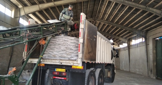 تامین و توزیع 235تن کود کشاورزی اوره درشهرستان خرمدره بر اساس برش کودی بهاره 