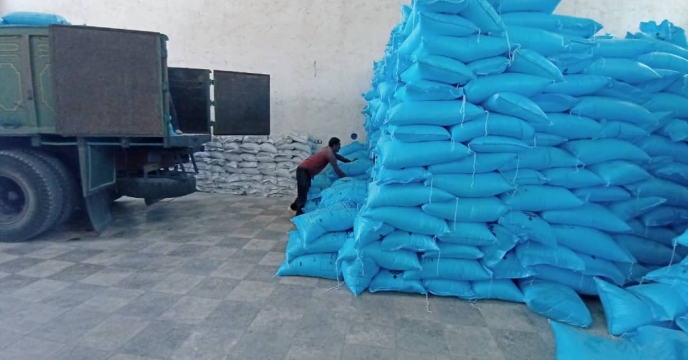 از آغاز سال جاری تا پایان مهر ماه مقدار 382 تن انواع کود کشاورزی بین کارگزاران در سطح شهرستان خنج توزیع شد