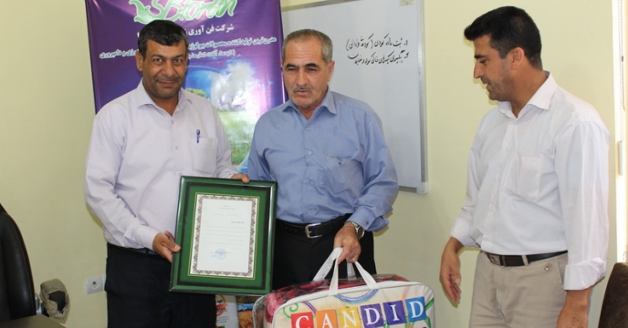 تجلیل از سالها تلاش و خدمت در ایلام 