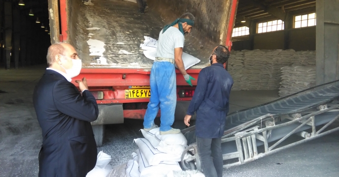 بازدید مدیر استان از روند ورود کودهای ارسالی از مبادی به انبار البرز