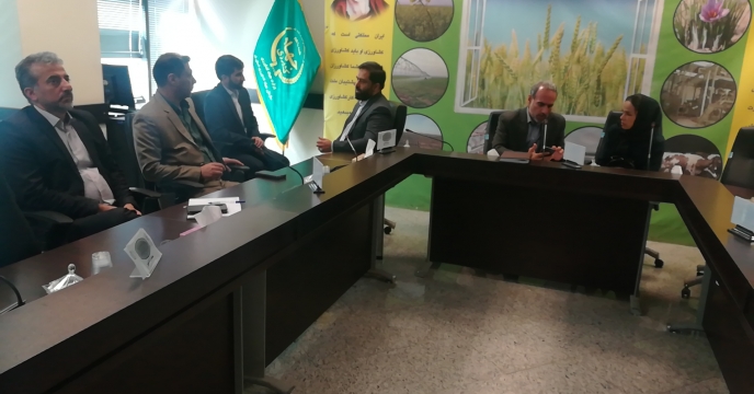 برپایی میز ارتباطات مردمی باحضور مدیر شرکت خدمات حمایتی کشاورزی استان قم