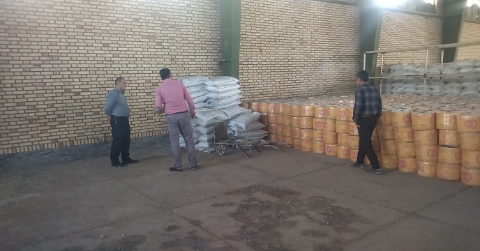 توزیع کود بین کارگزاری های شهرستان جعفریه در استان قم