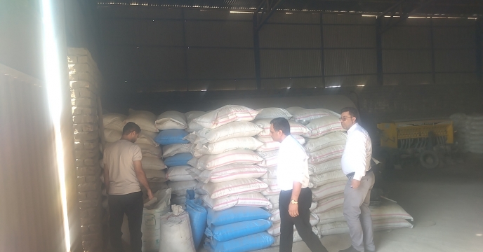 بازدید از کارگزاری رحمت‌آباد استان قم و نظارت بر رعایت استاندارد وزن کیسه‌ها